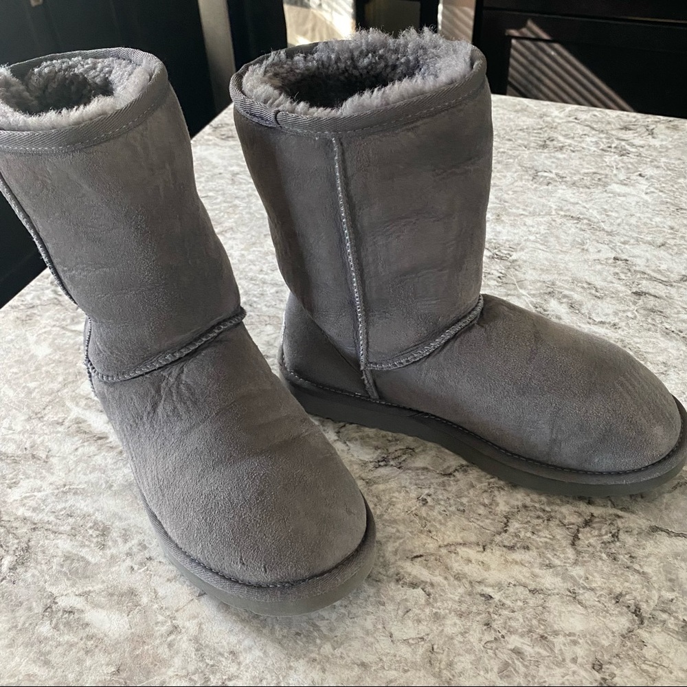 Gray Ugg Boots Short Size 7